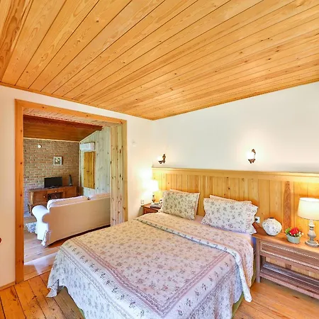 Tranquilla River Lodge *